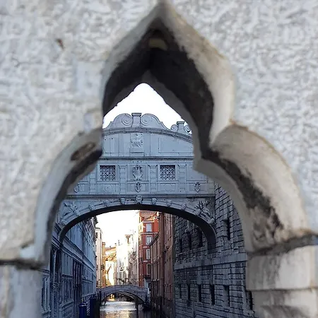 Venice Lion Free Private Parking Easy Access Venice Aparthotel