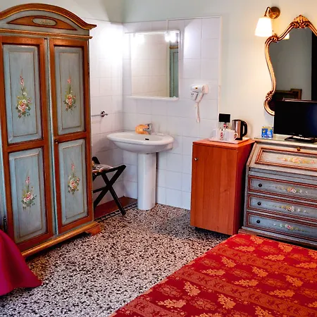 Venice Lion Free Private Parking Easy Access Venice Aparthotel
