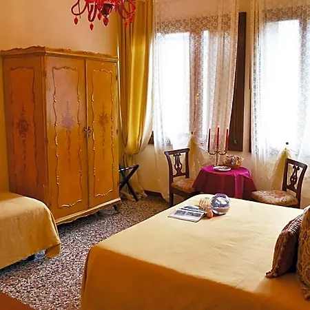 Venice Lion Free Private Parking Easy Access Venice Apartahotel