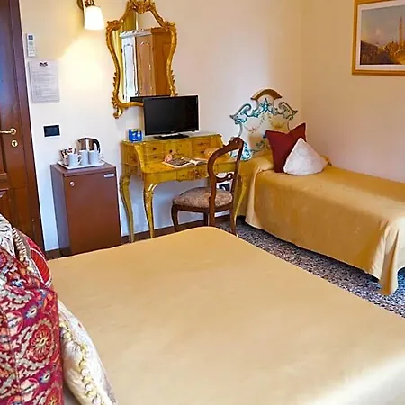 Venice Lion Free Private Parking Easy Access Venice Mestre
