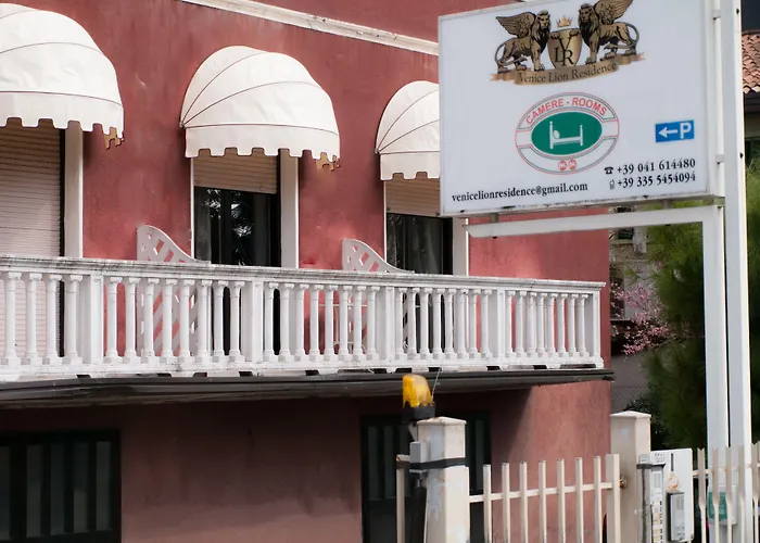 Venice Lion - Vespucci Apartahotel