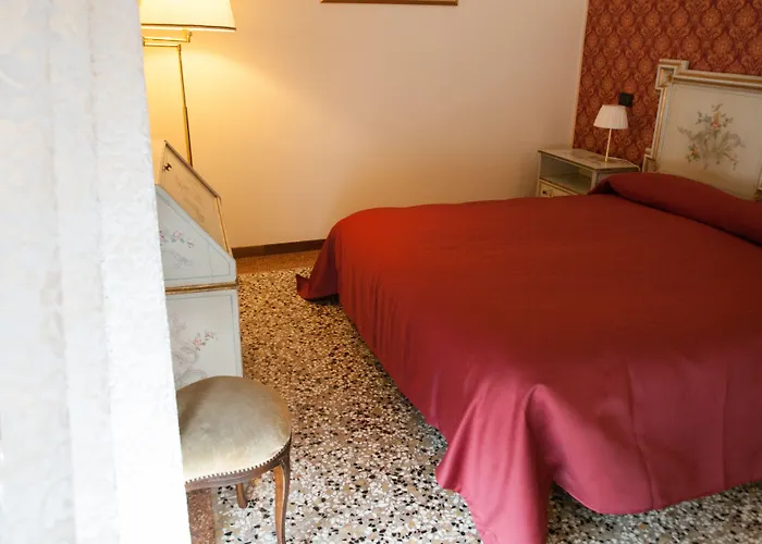 Venice Lion - Vespucci