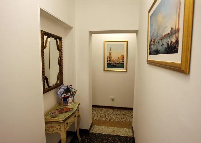 Venice Lion - Vespucci Apartahotel Mestre