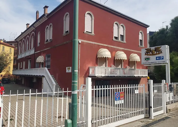 Venice Lion - Vespucci Apartahotel Mestre