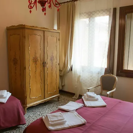 Venice Lion - Vespucci Aparthotel