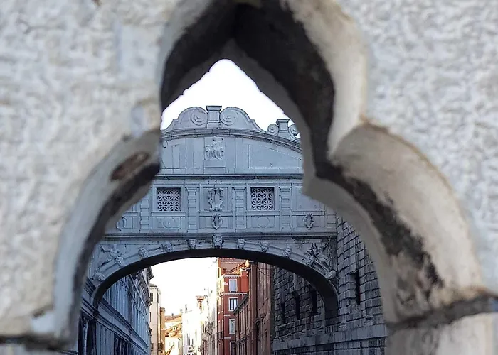 Venice Lion - Vespucci Lejlighedshotel